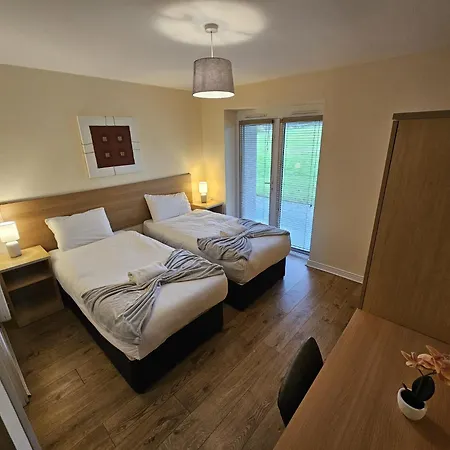 Two Bedroom דירה *